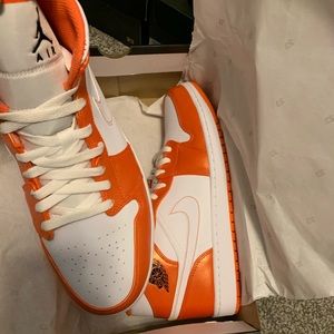 Air Jordan 1 Mid Electric Orange